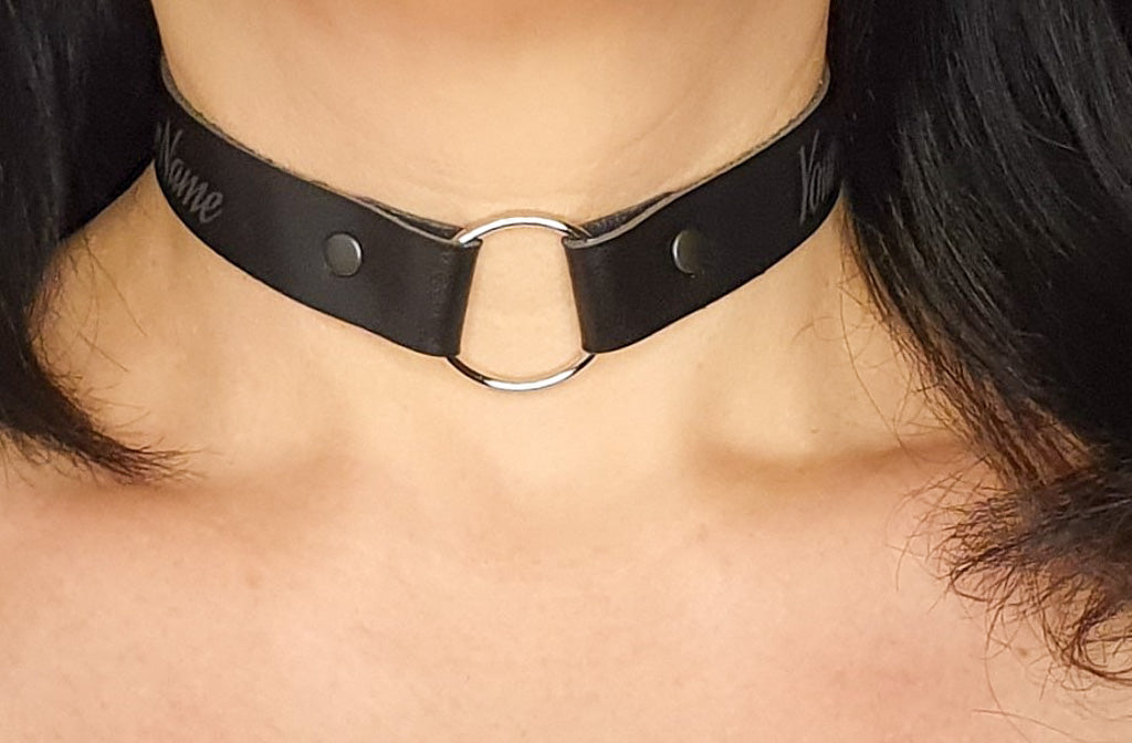 Nahkainen choker kaulakoru